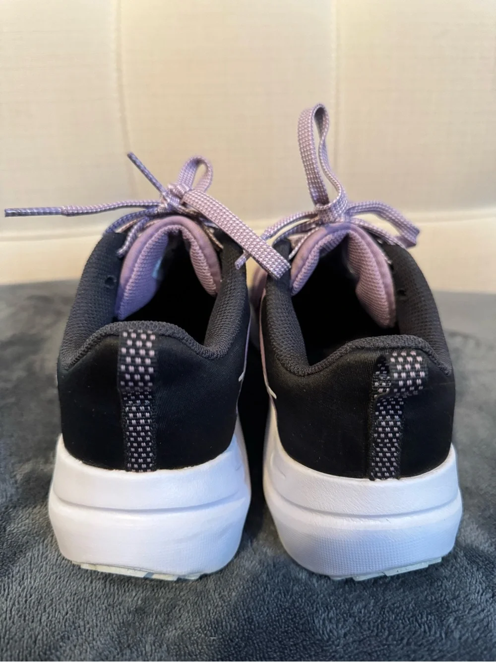 Nike Women's Lavender Low-Top Sneakers with White Swoosh